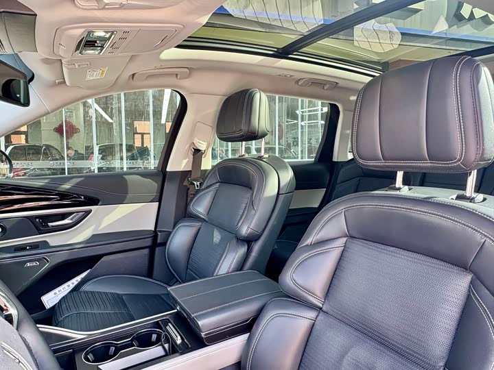 Фото 7 - Lincoln Nautilus