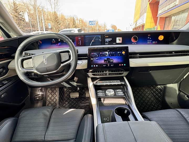 Фото 9 - Lincoln Nautilus