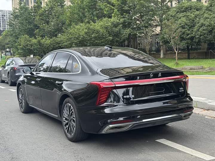 Фото 6 - Hongqi H5
