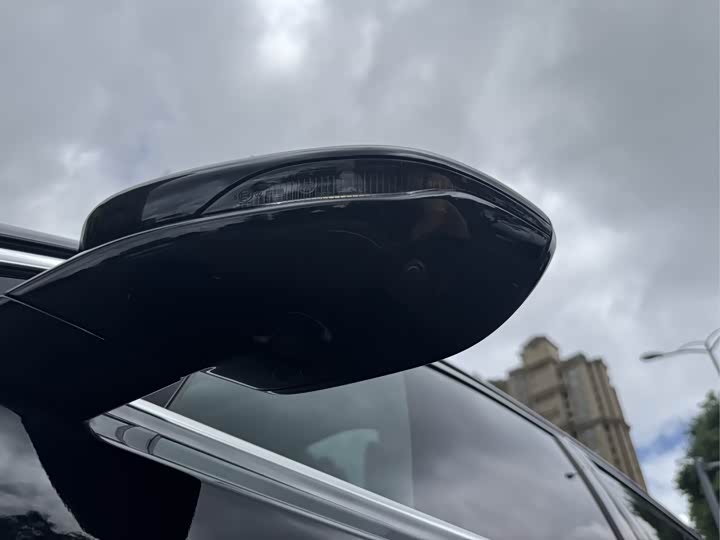 Фото 9 - Hongqi H5