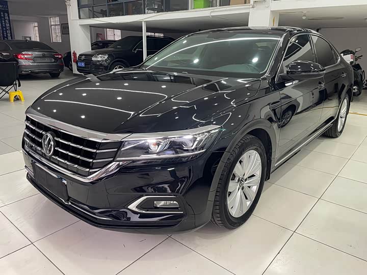 Фото 1 - Volkswagen Passat