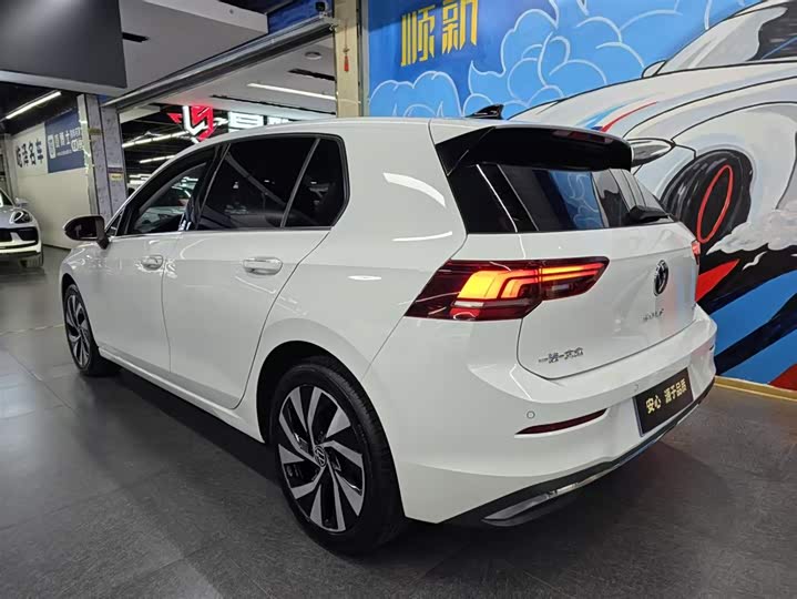 Фото 3 - Volkswagen Golf