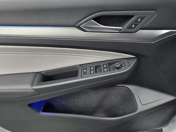 Фото 6 - Volkswagen Golf