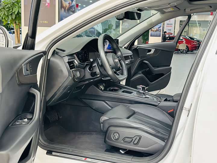 Фото 5 - Audi A4L