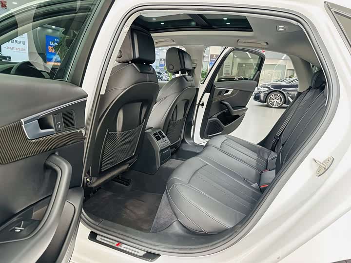 Фото 6 - Audi A4L