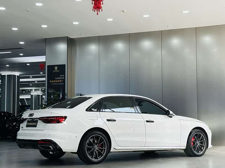 Фото 7 - Audi A4L