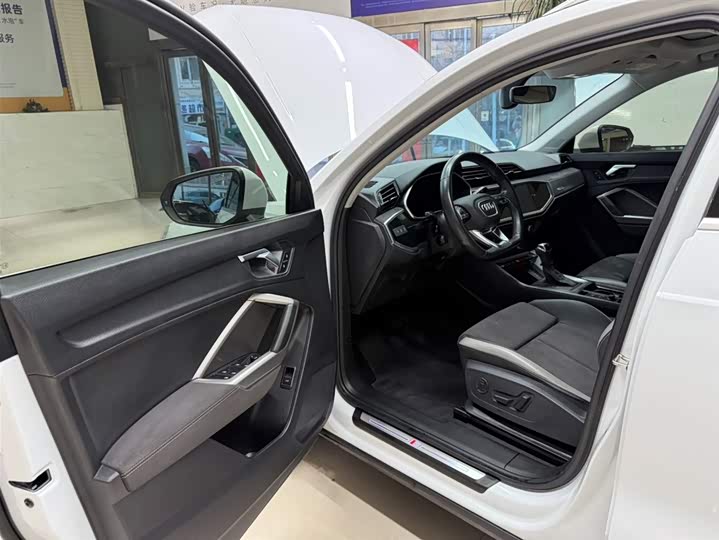 Фото 8 - Audi Q3