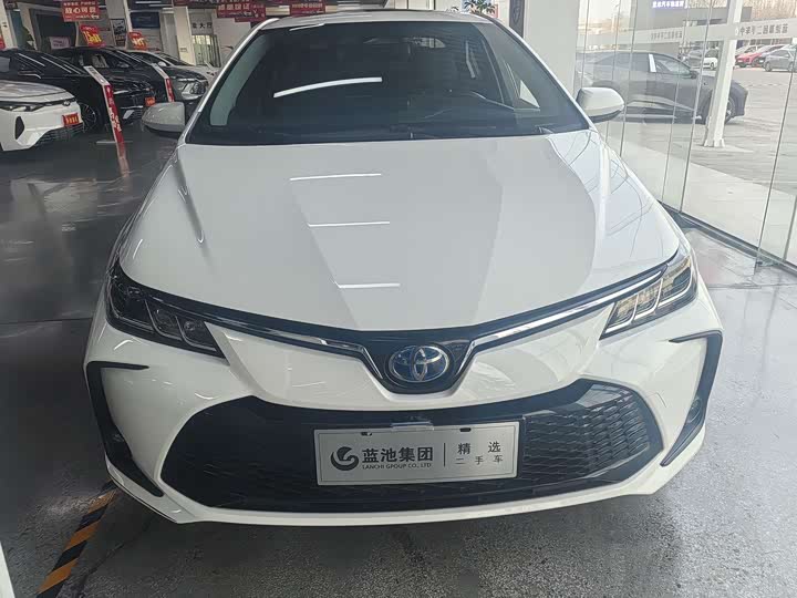 Фото 2 - Toyota Corolla