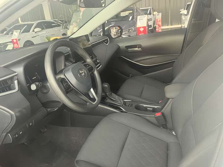 Фото 7 - Toyota Corolla