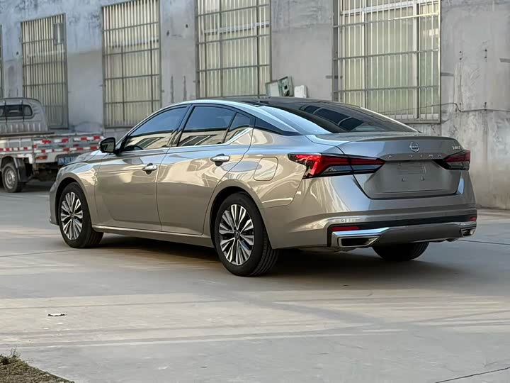 Фото 9 - Nissan Teana