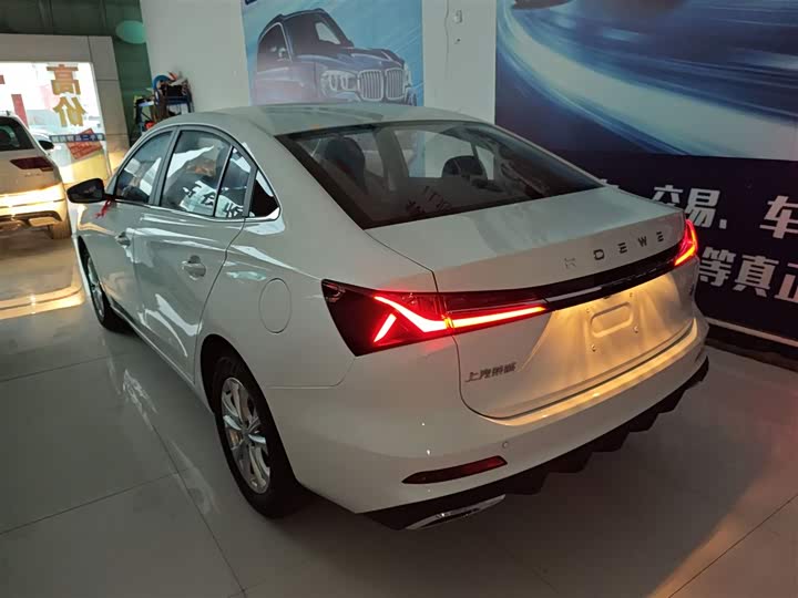 Фото 5 - Roewe i5