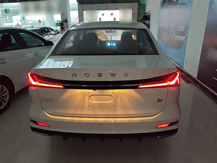 Фото 6 - Roewe i5