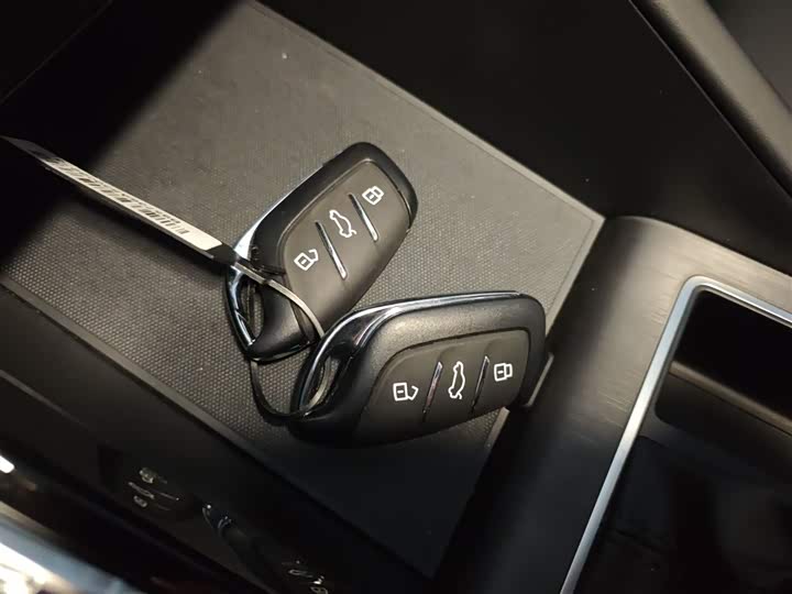 Фото 9 - Roewe i5