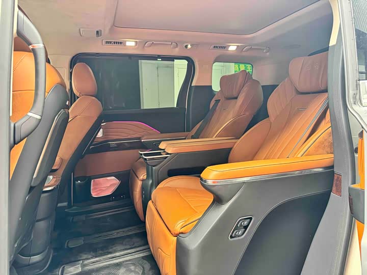 Фото 5 - Hongqi HQ9