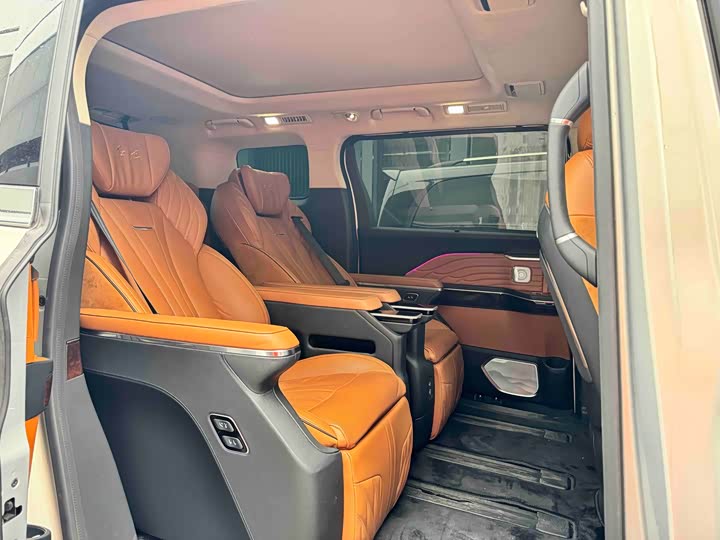 Фото 6 - Hongqi HQ9