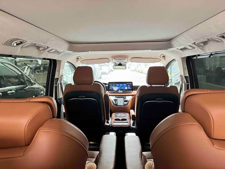 Фото 9 - Hongqi HQ9