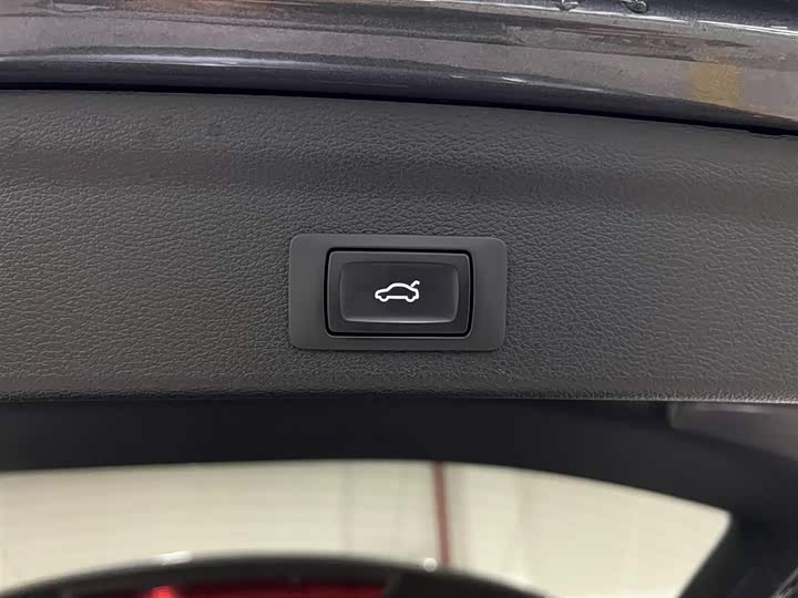 Фото 8 - Audi Q3