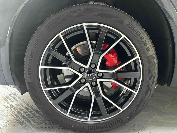 Фото 2 - Audi Q5L