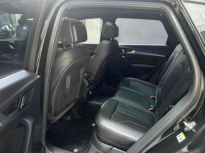 Фото 7 - Audi Q5L