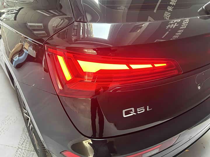 Фото 8 - Audi Q5L