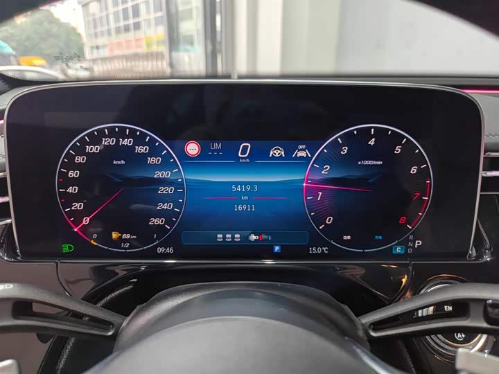 Фото 5 - Mercedes-Benz E-Class