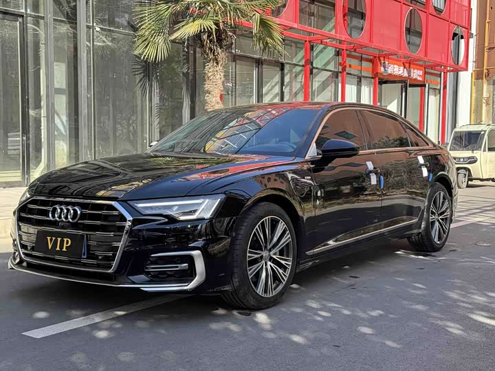 Фото 1 - Audi A6L