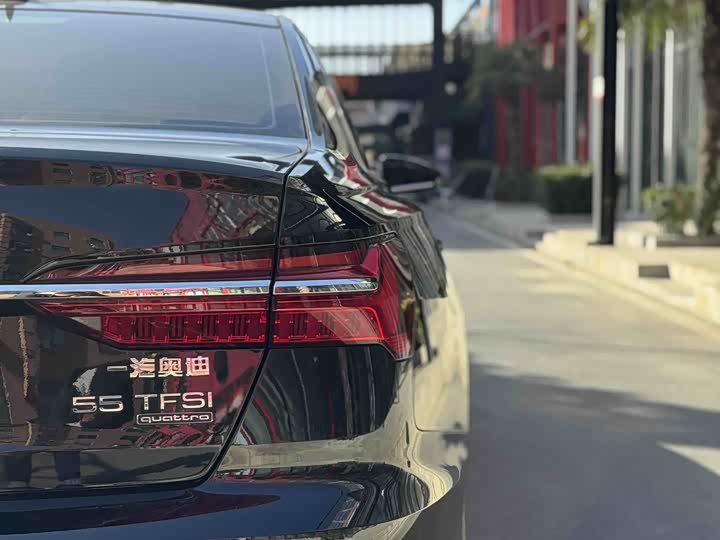 Фото 6 - Audi A6L