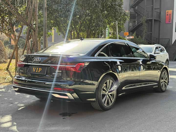 Фото 7 - Audi A6L