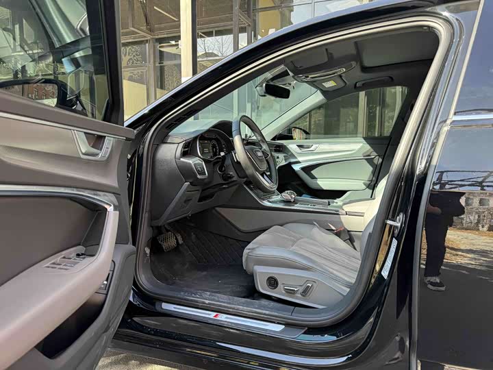 Фото 9 - Audi A6L