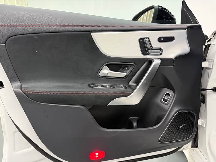 Фото 8 - Mercedes-Benz CLA-Class