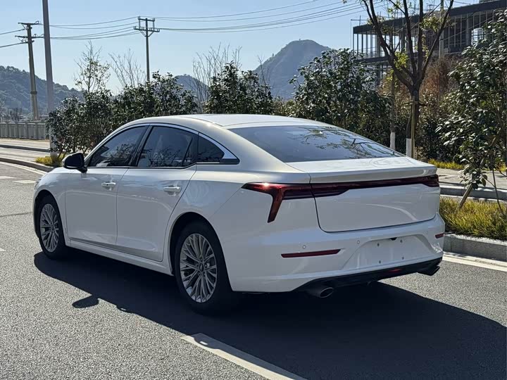 Фото 6 - Bestune B70