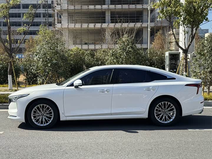 Фото 7 - Bestune B70