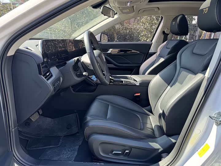 Фото 9 - Bestune B70