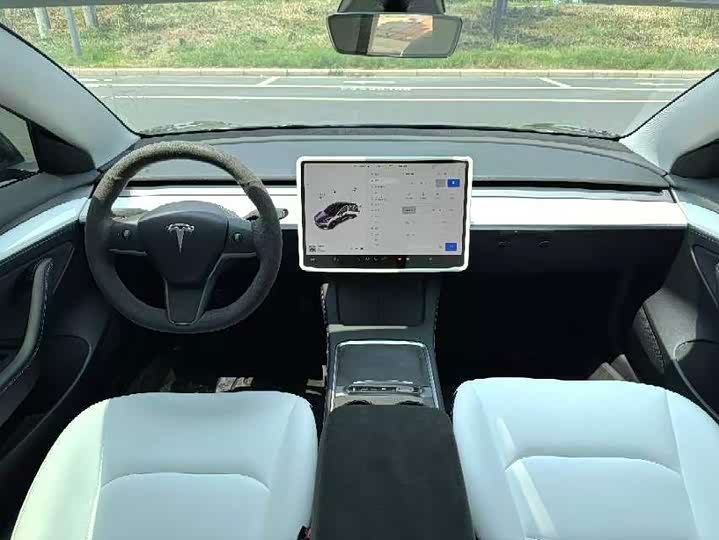 Фото 4 - Tesla Model 3