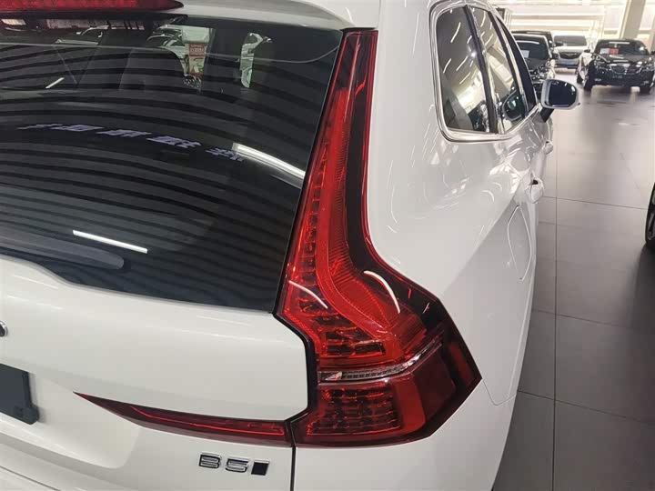 Фото 8 - Volvo XC60