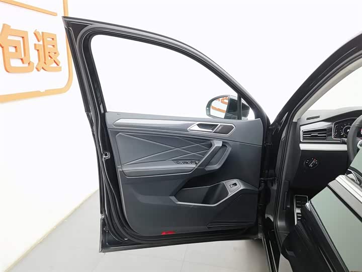 Фото 8 - Volkswagen Tiguan L Pro