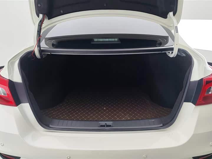 Фото 4 - Nissan Sylphy