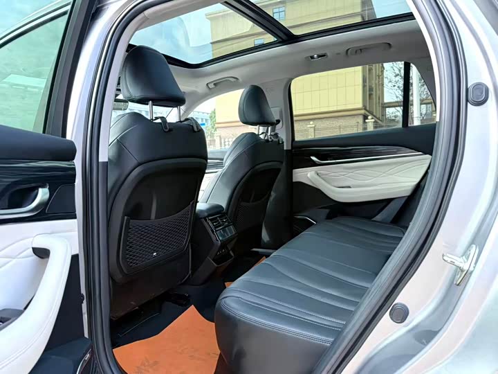 Фото 5 - Geely Monjaro