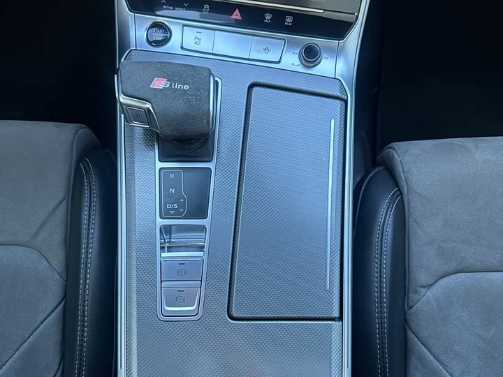 Фото 8 - Audi A6L