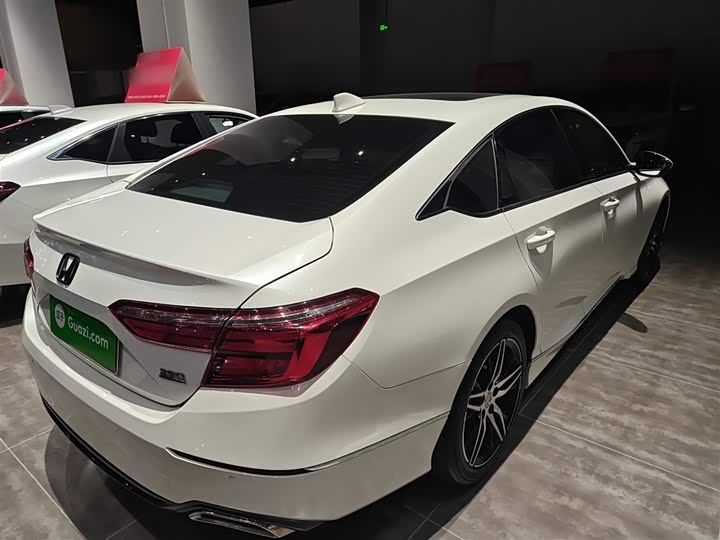 Фото 7 - Honda Inspire