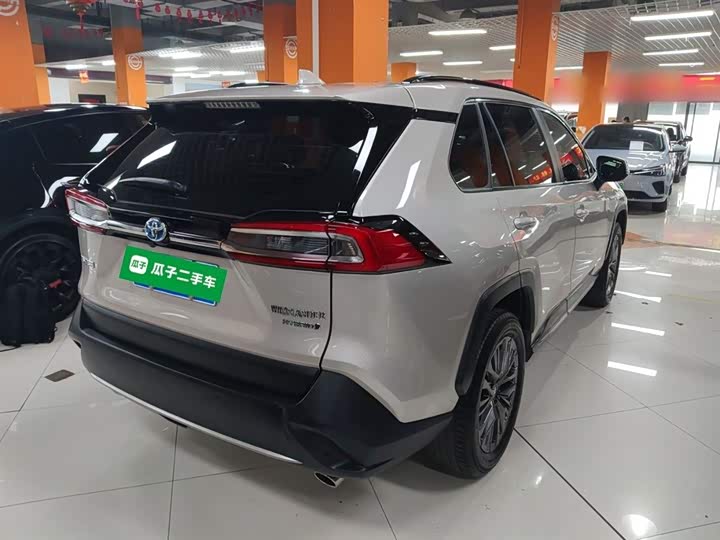 Фото 7 - Toyota Wildlander