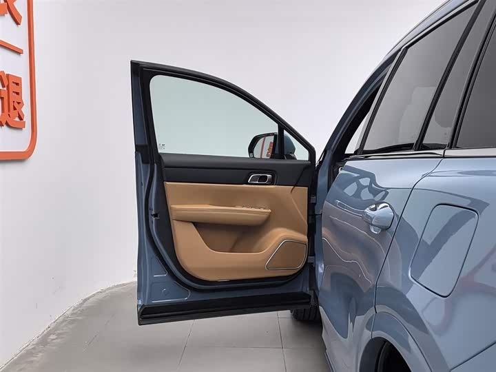 Фото 8 - LiXiang One