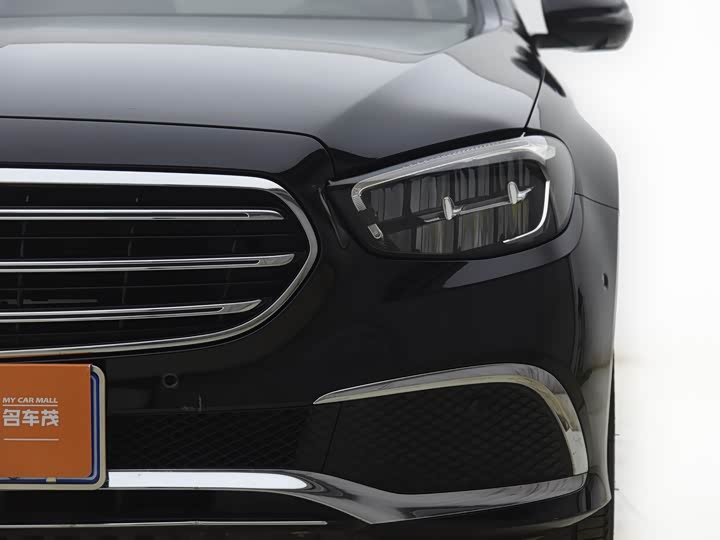 Фото 3 - Mercedes-Benz E-Class