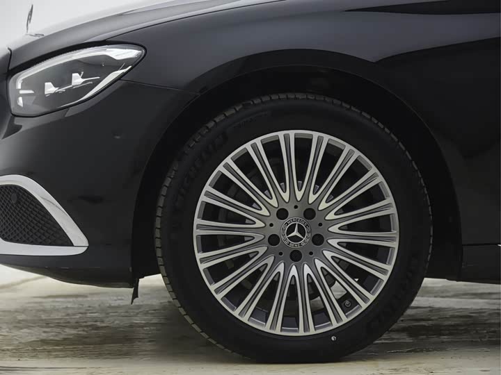 Фото 4 - Mercedes-Benz E-Class