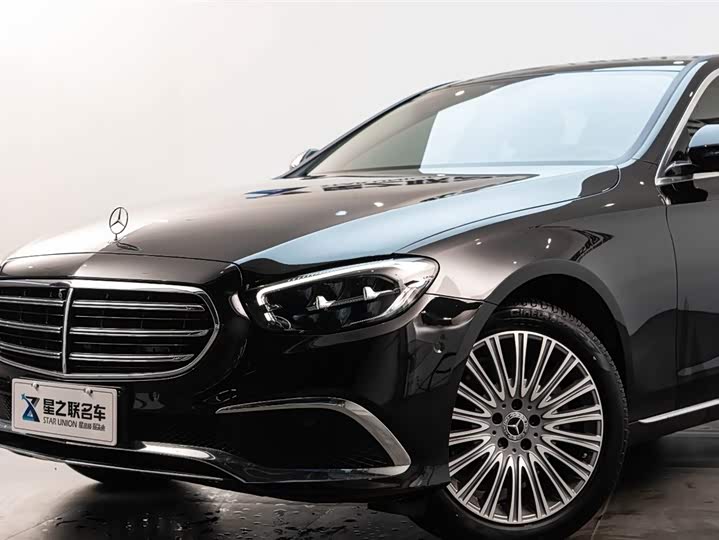 Фото 3 - Mercedes-Benz E-Class