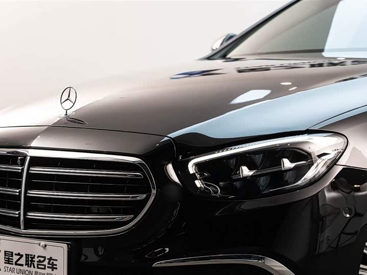 Фото 4 - Mercedes-Benz E-Class