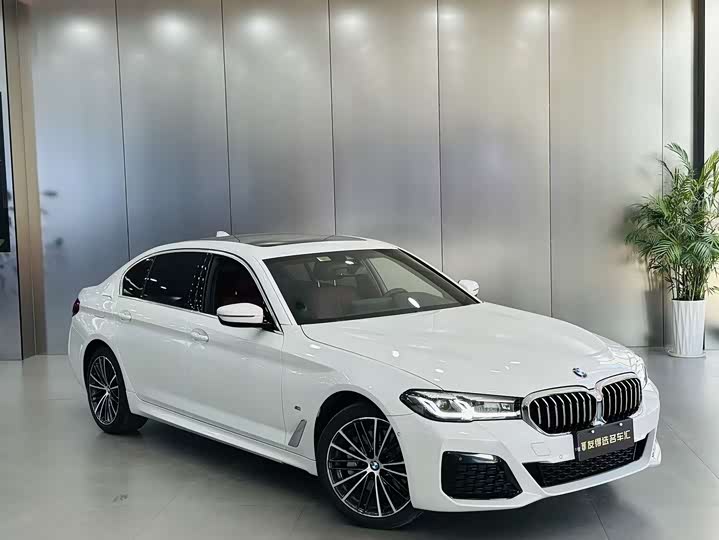 Фото 3 - BMW 5 Series