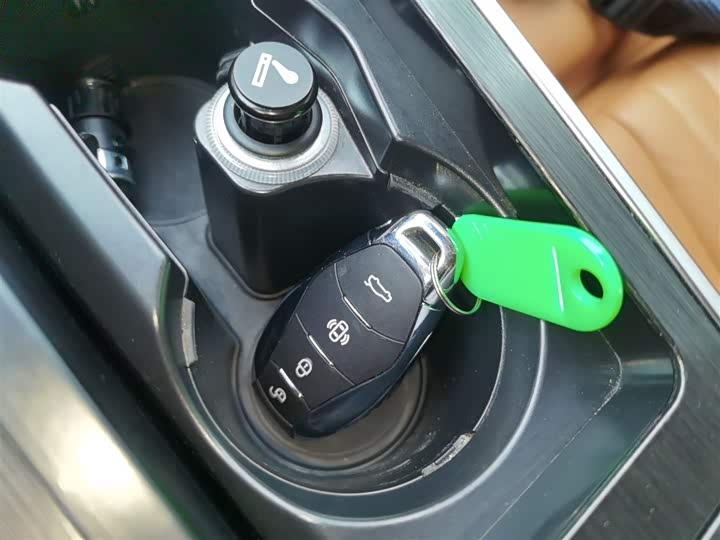 Фото 9 - Hongqi H9