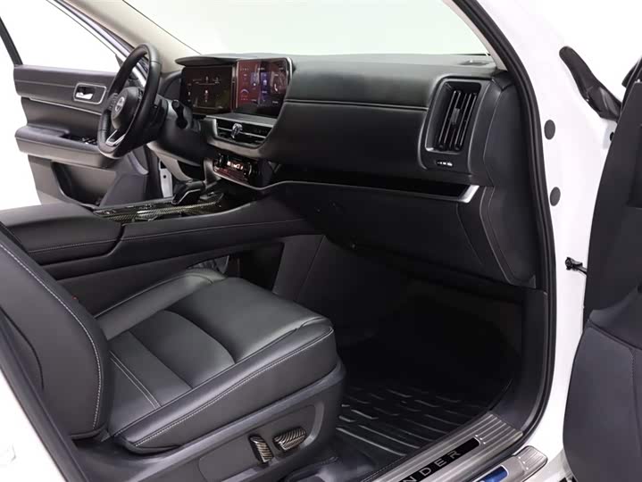 Фото 8 - Nissan Pathfinder