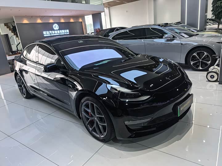 Фото 3 - Tesla Model 3